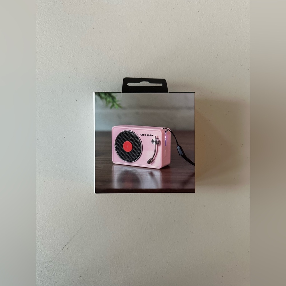 NWT: CROSELY PINK MINI RECORD PLAYER PORTABLE BLUETOOTH SPEAKER